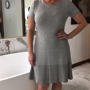 MOVING SALE🎉 Ribbed gray dress